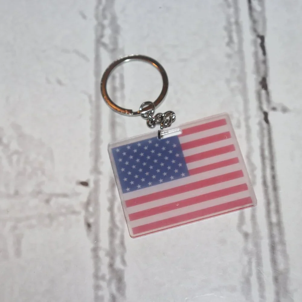 ✨ Vintage American Flag Plastic Keychain (2